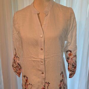 Ana & Rose white v neck floral embroidery top size small